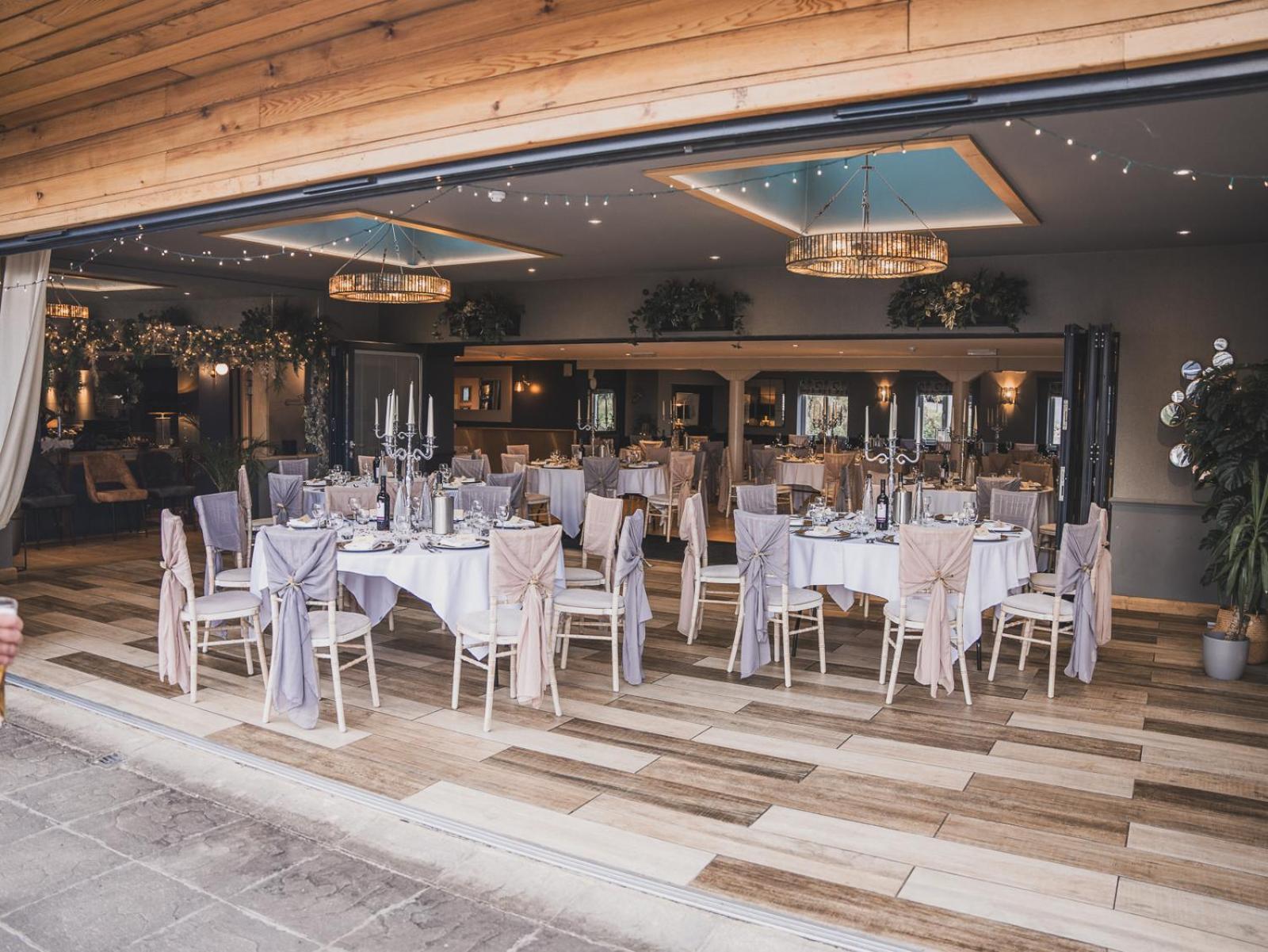 מלון וולס Crossways מראה חיצוני תמונה The Barn at The Old Bridge Inn