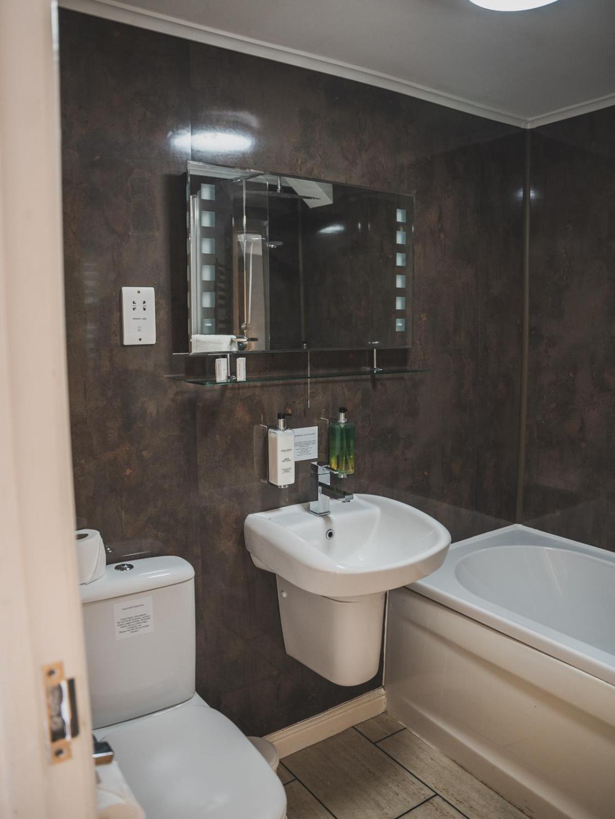מלון וולס Crossways מראה חיצוני תמונה Bathroom