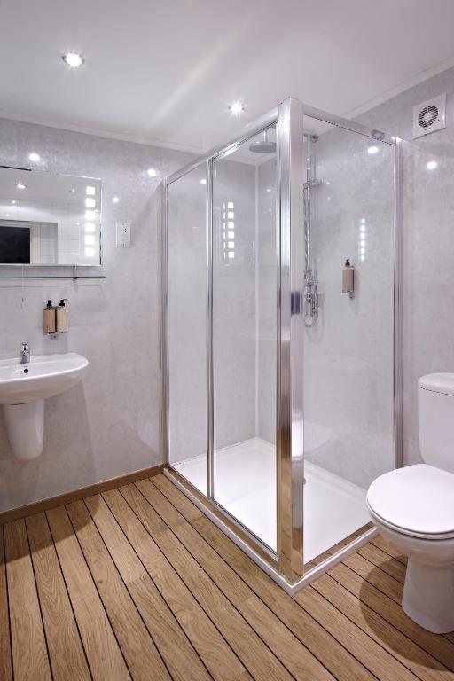 מלון וולס Crossways מראה חיצוני תמונה A shower cubicle